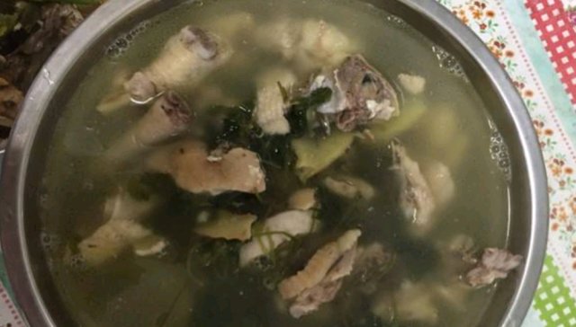  「鸡汤」这种野草深受农村人的喜欢，俗称“雷公根”，炖鸡汤喝