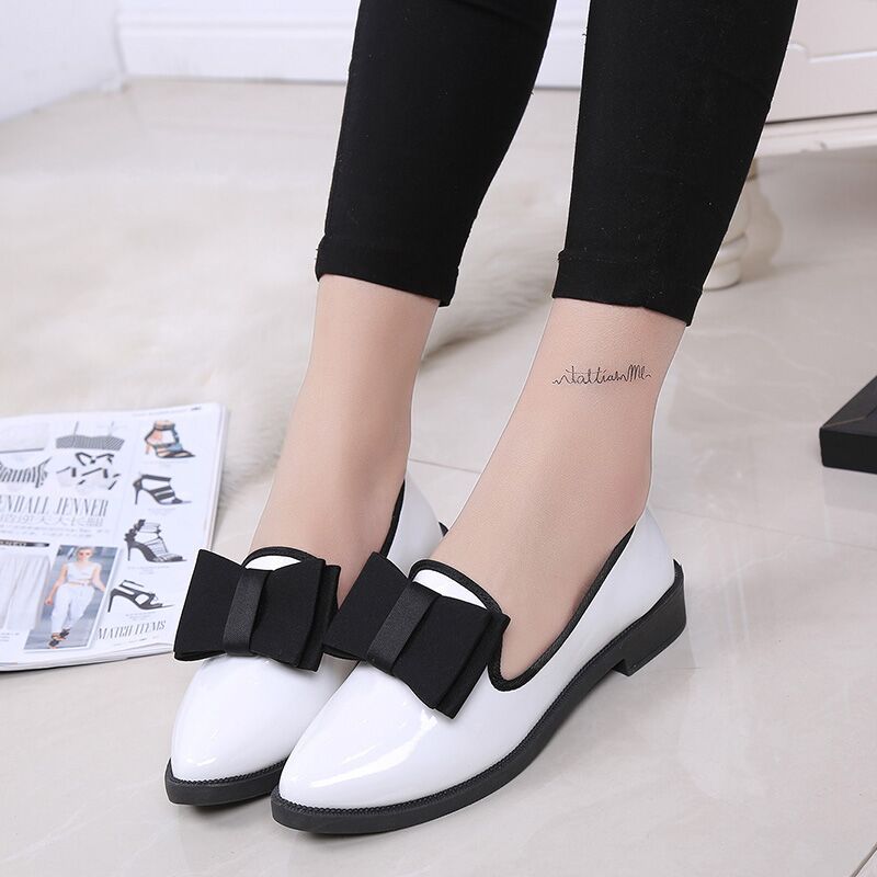 别再穿10几块的“地摊拖鞋”了，今年流行这样的，穿着你更气质