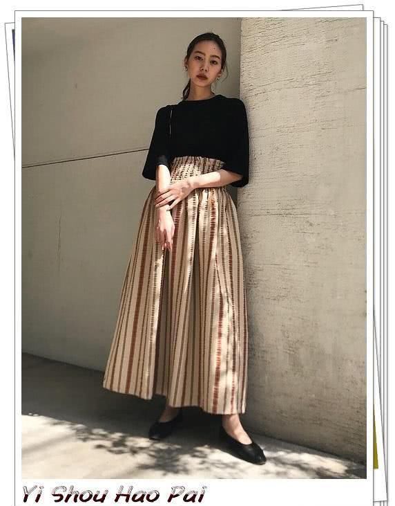  『米色喇叭』米色半身裙的初夏流行穿搭，掌握时尚的配色，穿出轻熟日系风