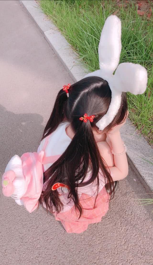 水军大量围攻,黑粉节奏不断,蔡萝莉究竟做错了什么?