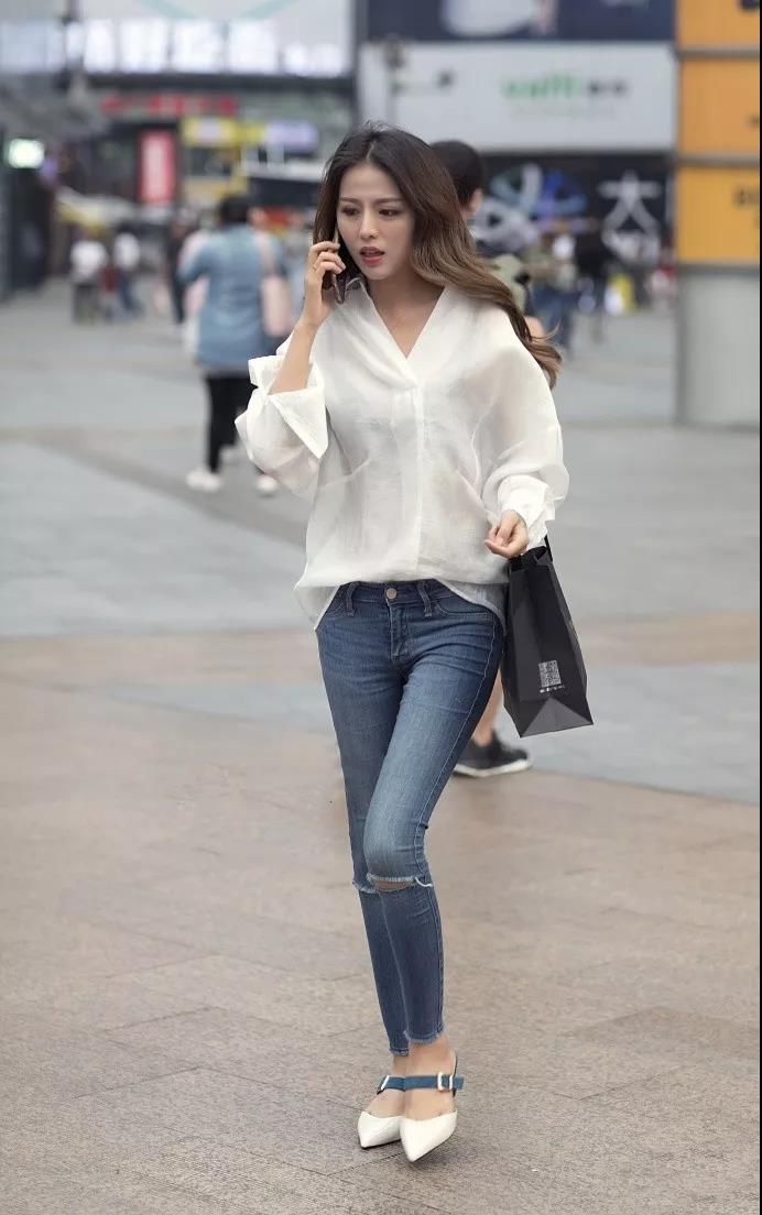 街拍路人,时尚热火的夏天穿搭参考,让你火得像网红女神一样