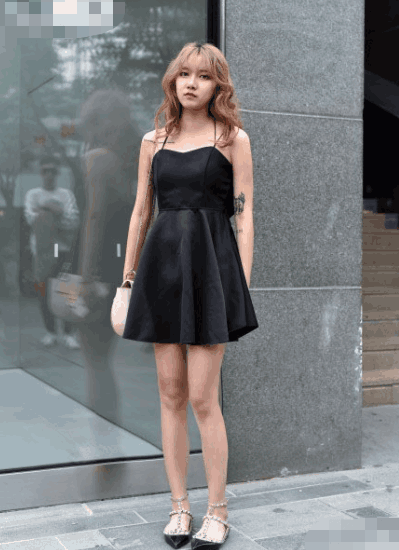 素人街拍: 白色抹胸装让女神范展露无遗, 炎热夏天就应该这样穿