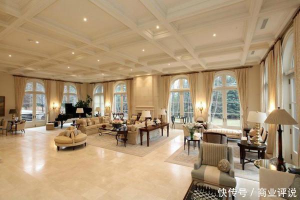 曾是落魄少爷,今在香港拥有9栋豪宅,老婆一年