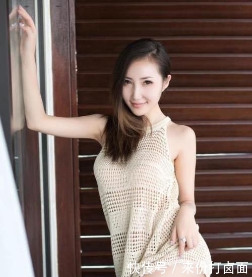 「 穿搭」是衣服小了吧,这呼之欲出的好身材