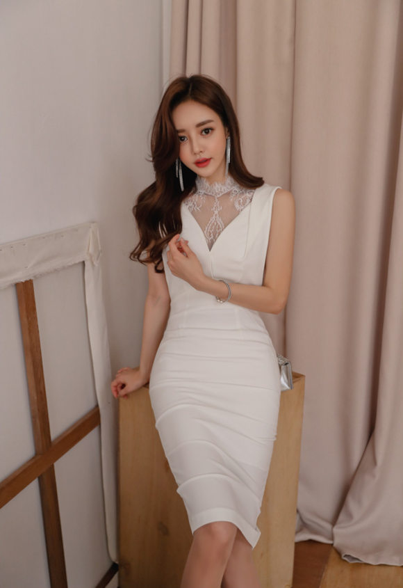 女神孙允珠，优雅珍珠白连衣礼裙