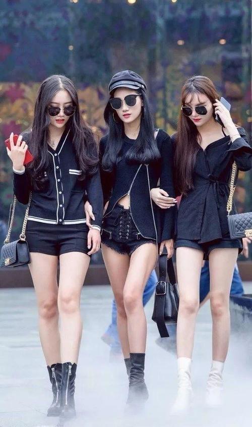 街拍:一排长腿美腿如玉高挑妹纸真是亮瞎眼了