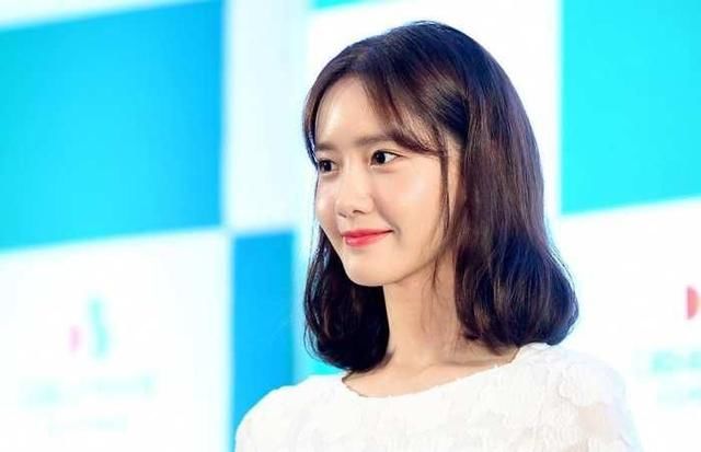 一条蕾丝裙竟让气质比过刘亦菲？林允儿也是厉害了！