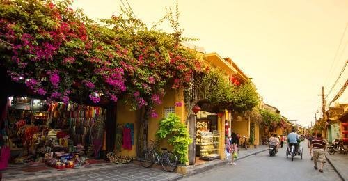 100元人民币可以换33万多越南盾，在越南能买啥越南姑娘告诉你