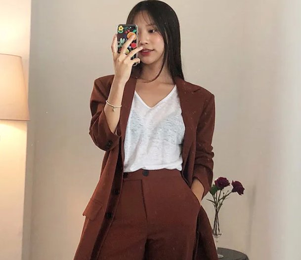  #显瘦#阔腿裤穿腻了,我们来穿牛仔裤,修身更显瘦