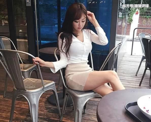 健美赛场上的女金刚，场下穿上包臀裙，瞬间散发出女人味！