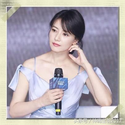 高圆圆这笑容太甜，随便一个pose就让人沉醉