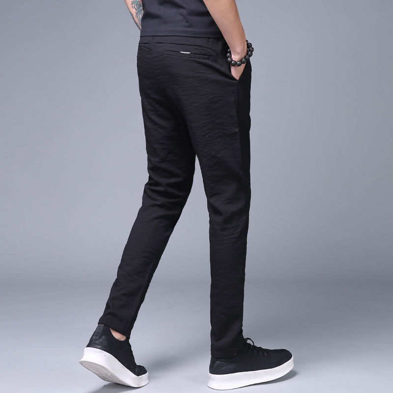 越来越多男人不穿牛仔裤了!今年流行“男神裤”，十个男人九个爱