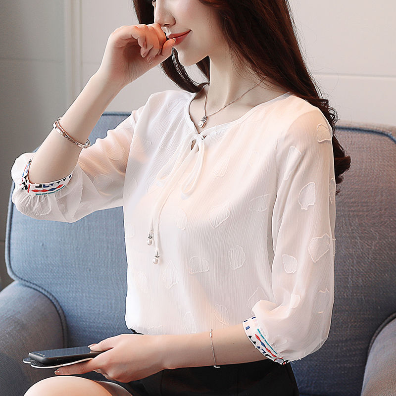 终于发现一种“流氓衫”，40岁女人穿上性感优雅，男人都爱看