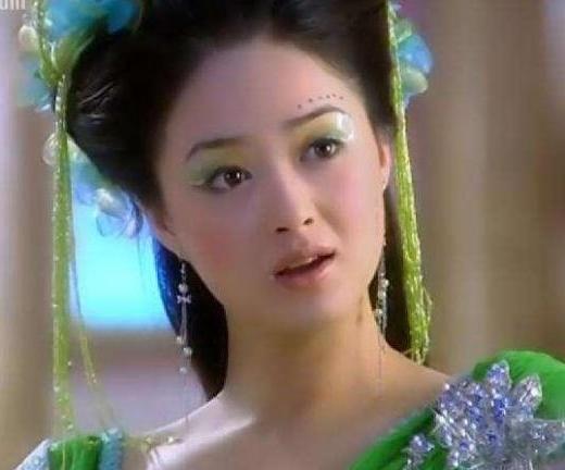 宁静出席某活动,双眼皮被网友各种吐槽,这眼影太诡异了