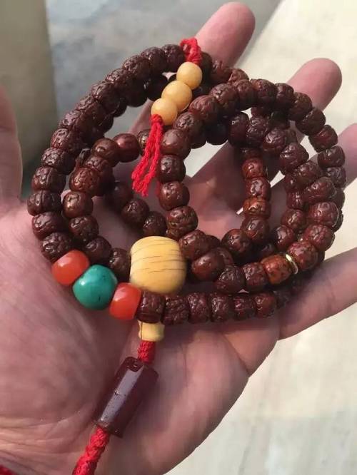 论色彩搭配在串珠界的重要性