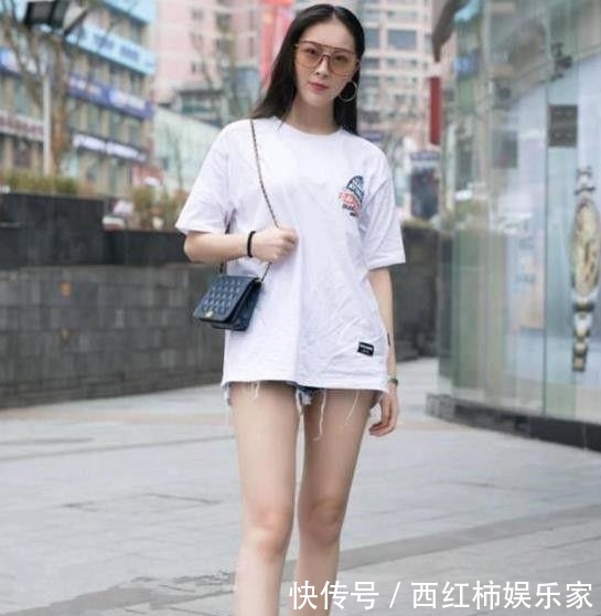 『婉约』美丽动人的美女街拍:身形有致的时尚美女,穿出时尚婉约美