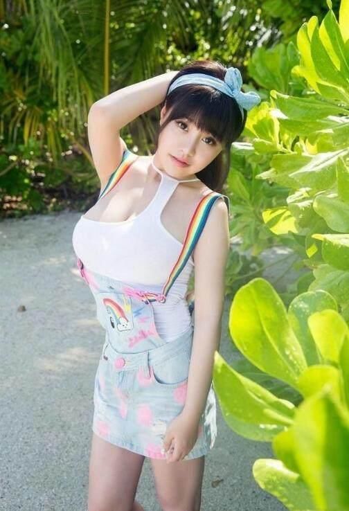 街拍:图1微胖可爱，图4浑然天成的美感，看到图5小编走不动路了