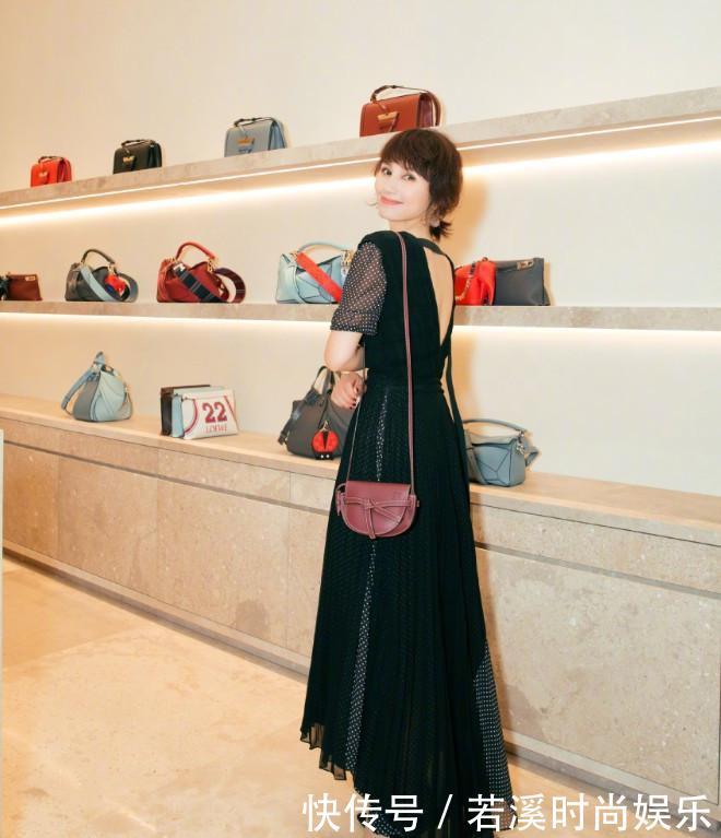 40岁的袁泉，短发＋黑裙尽显高贵典雅的气质，气场碾压高圆圆！