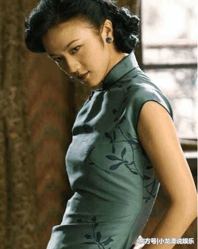 东方韵味的旗袍装让陈数成为了诸多网友心目当中的旗袍女神