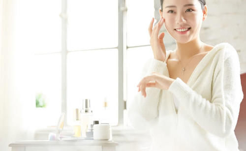  【喝水】给皮肤真正补水的并不是护肤，而是“喝水”？这么多年护肤白涂了