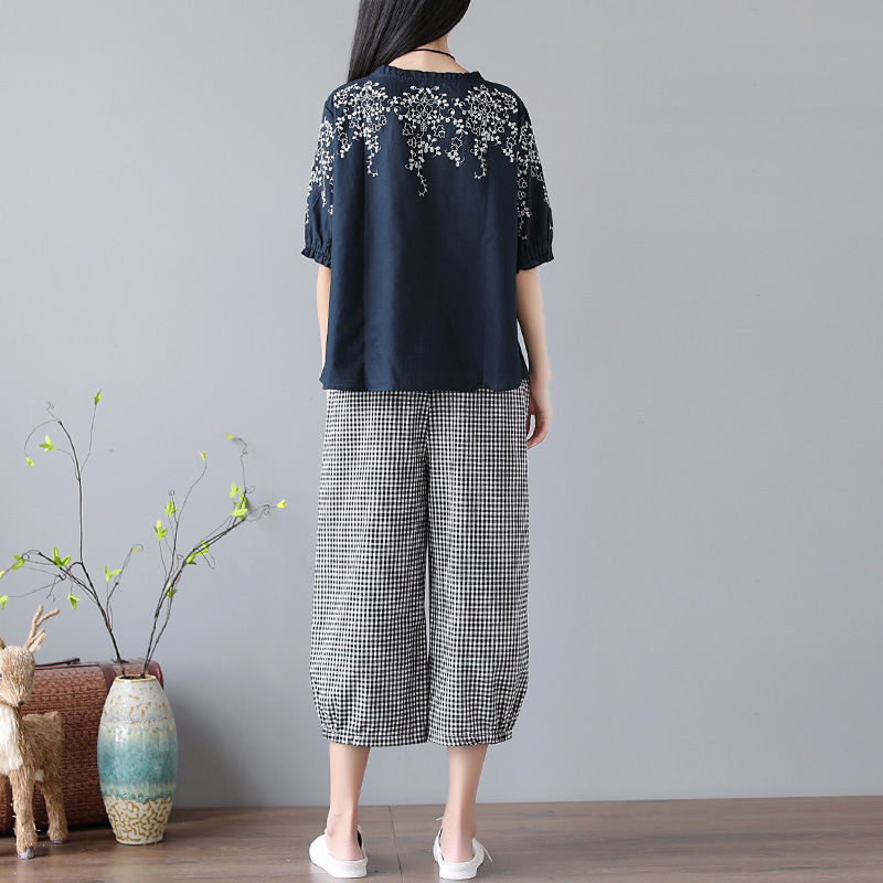 下半身胖,别穿紧身裤,尴尬!看:这么穿,不松不紧,美得刚刚好