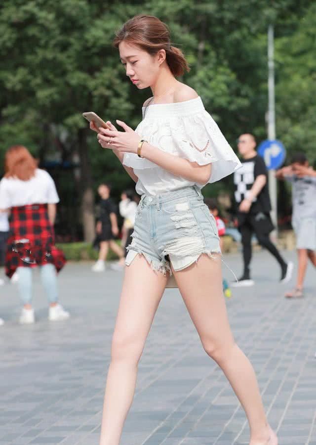  『cm』最近一款热裤占领街头，口袋比裤腿多出3cm，显高显瘦潮人都爱