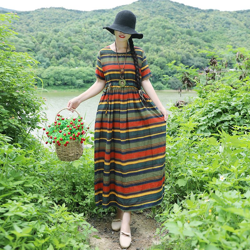 这样穿太美了，连衣裙加高跟鞋，释放性感魅力，秀出迷人曲线