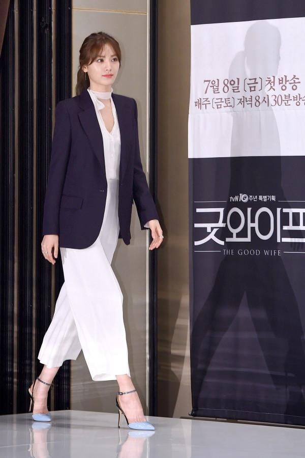 林珍娜不仅拥有国际认证的最美脸宠，细腰长腿更是分分钟迷倒你