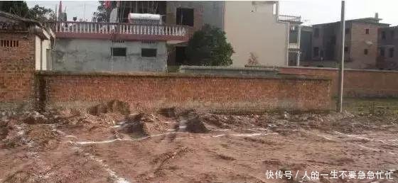 江西农村两兄妹，花百万在近千平的宅基地上建房，兄妹友爱人人赞