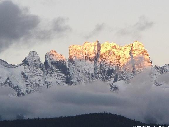 旅行首选之地，梅里雪山，如我一般，试图解读这座神山的奥妙