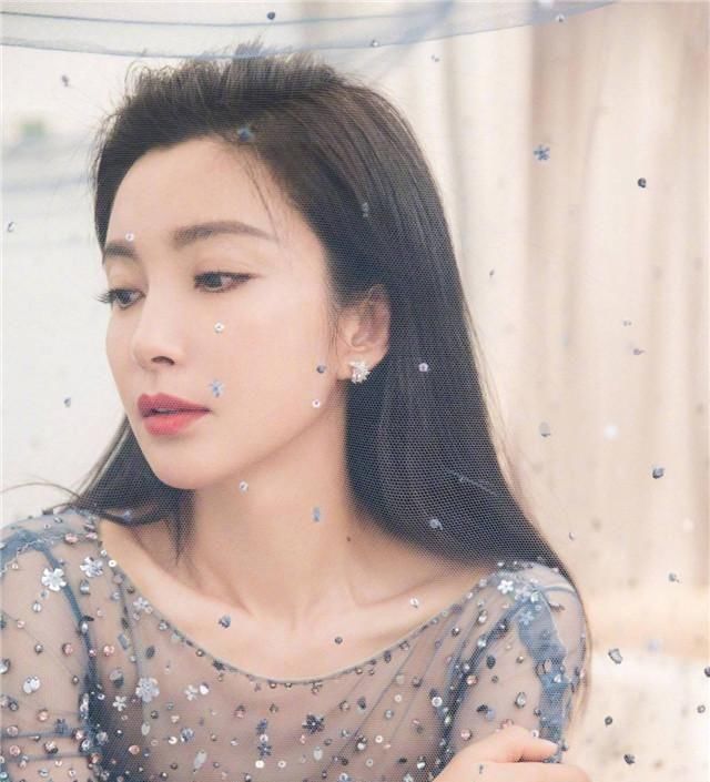  #女性来说#见过世面的女人，很少戴黄金首饰，瞧阔太们这4种，显高级又贵气