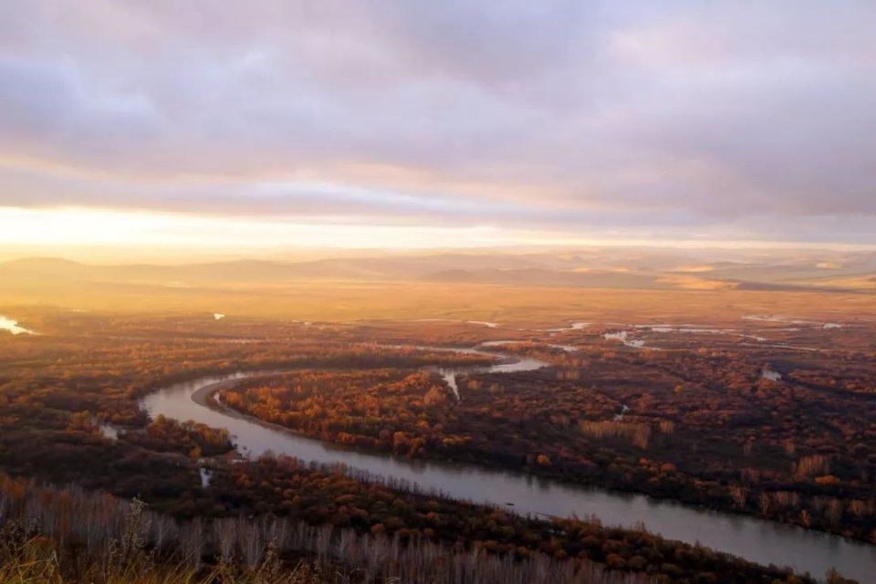 最近流行穿milkmaid上衣,甜美性感合二为一