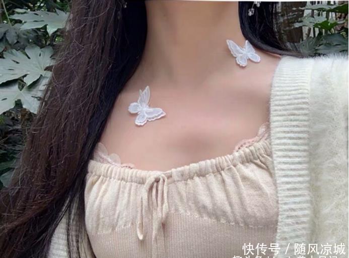  衬衣：蝴蝶元素单品突然开始走红，衬衣+耳环都有了，这蝴蝶效应有点强