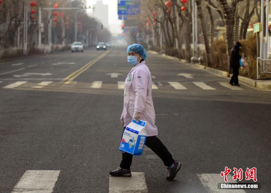 防控@乌鲁木齐加强疫情防控 街头人迹难寻