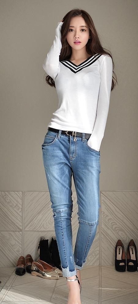 街拍：紧身裤塑造纤细小蛮腰，映衬女性的优雅气质！