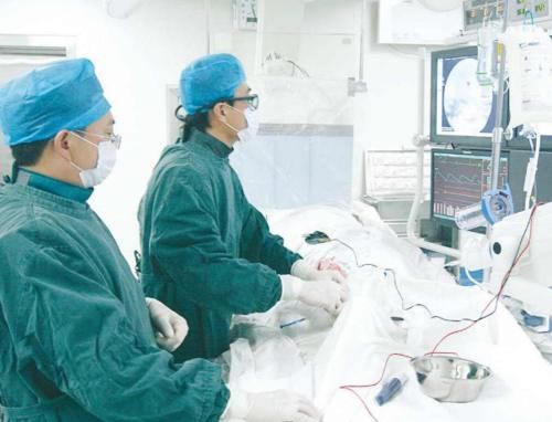  待遇@下月起，“铁饭碗”更铁了！这4个工作比公务员还吃香，工