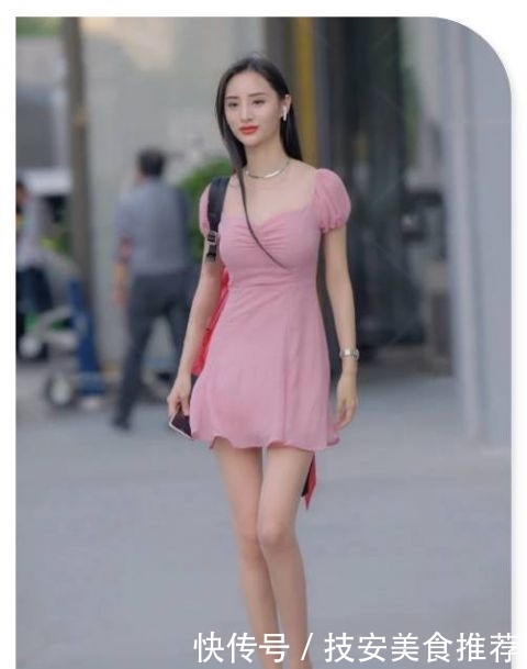  减龄：街拍：小姐姐“粉红芭比”系列的连衣裙，减龄时尚又大气！