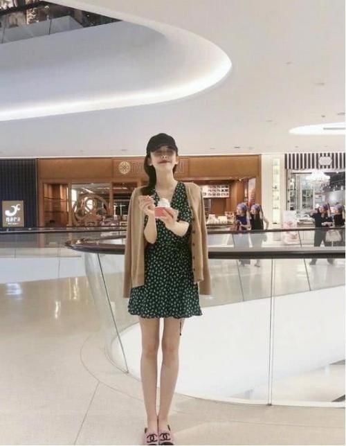  『女人』真正见过世面的女人，春装都不搭配T恤，明星都是这样搭配的