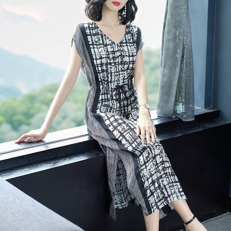 这款新裙子美得令人惊叹,而且又不贵,适合60后女人穿,真美嫩