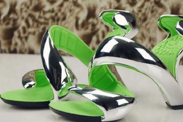 爱穿高跟鞋的女明星，杨颖的还可以接受，但这一位的看着肉疼！