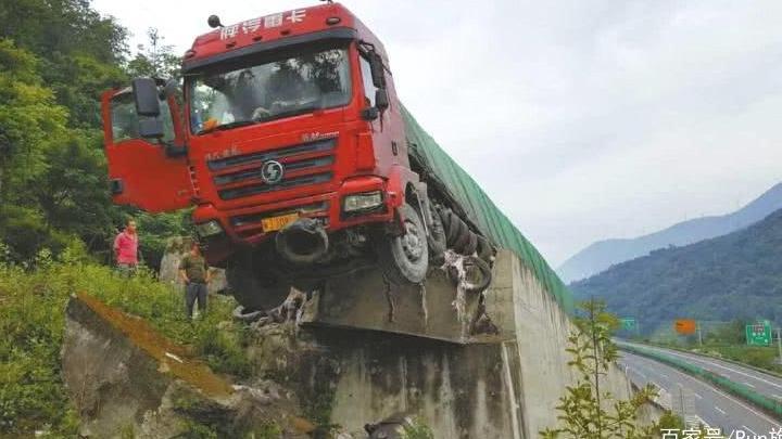 中国“最慢”的高速，警示语：生命限速40，司机跑40都嫌快