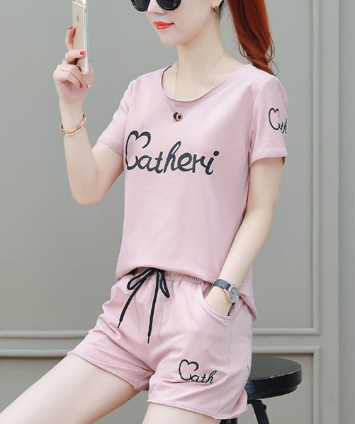 老婆从不穿裙子，只因这运动套装，38岁像22姑娘，舒适显美嫩