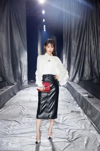 纪梵希女孩孙怡完美演绎知性女人，亮相巴黎时装周实力吸晴！