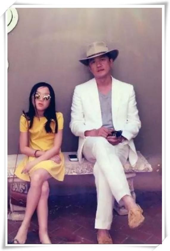 12岁李嫣穿短裤腿长竟超过1米，网友直呼：王菲基因好强大！