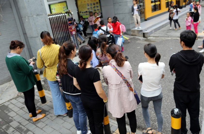 农村新“蛀虫”出现，一些年轻人沾上，都不敢回家过年，别有你!