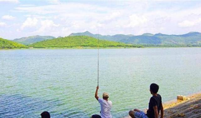  『夏季』夏季早晨如何选择钓位钓鱼