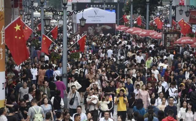 长沙再次实力圈粉!烈士公园都是人山人海!今天你在哪个景点排长