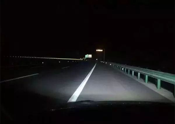 夜晚跑高速，这件事你一定要知道！