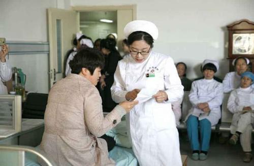 护士长退休前透露,每晚用维生素E加它擦脸,祛斑不比激光差