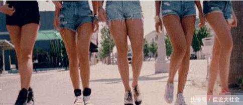 为拥有一双大长腿, 女子穿塑身裤长达六个月, 脱下那一刻女子哭了